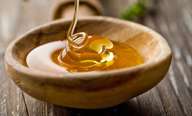 فواید و عوارض نوشیدن عسل با آب گرم برای سلامتی