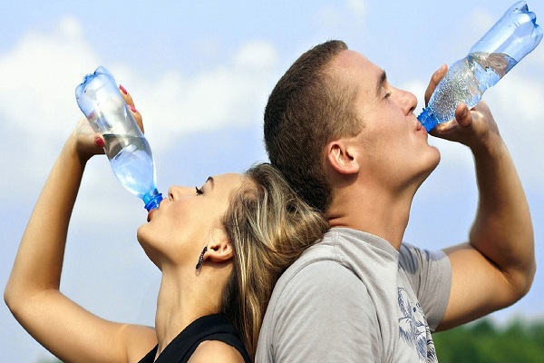 فواید نوشیدن آب، روش تهیه آب معدنی در خانه