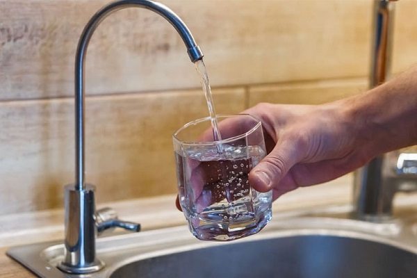 فواید نوشیدن آب، روش تهیه آب معدنی در خانه