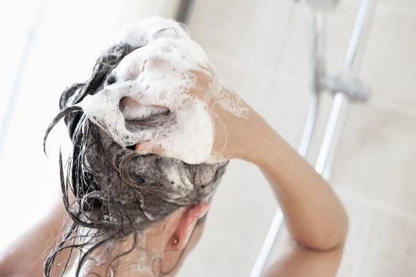 چرا باید موها را شست؟ شستشوی مو