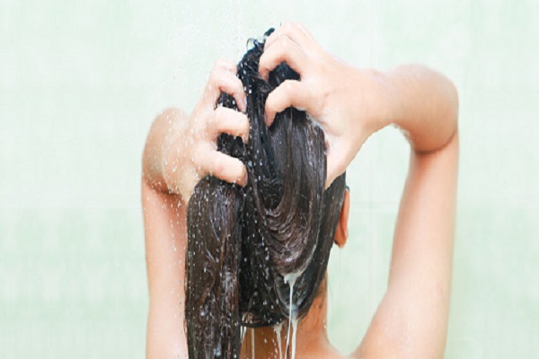 بهترین روش آبکشی کردن مو