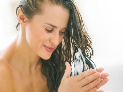 علل خشکی مو، بهترین روش های طبیعی و خانگی برای مرطوب کردن مو و سلامت مو