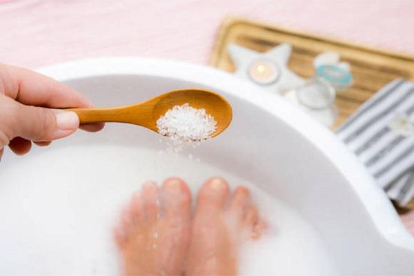 نحوه درست کردن و استفاده از حمام نمک اپسوم برای کاهش وزن
