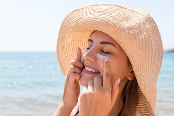آیا ضد آفتاب باعث آکنه میشود و روش انتخاب بهترین ضد آفتاب