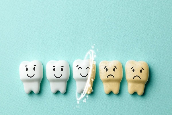 علل لکه های سفید روی دندان، انواع لکه روی دندان و روش های درمان و پیشگیری از لکه سفید روی دندان