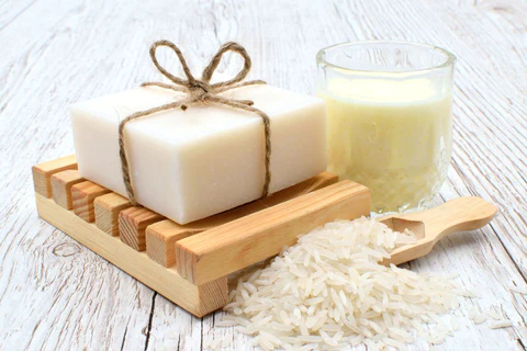 دستور تهیه صابون خانگی شیر و برنج برای سفید و شفاف شدن پوست