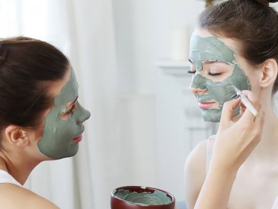 فواید مولتانی میتی برای مراقبت از پوست چرب و نحوه تهیه ماسک صورت خانگی مولتانی میتی برای کنترل چربی پوست
