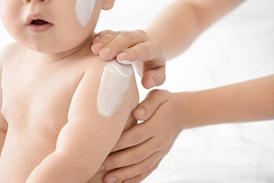 روش های ساده و خانگی برای سلامت پوست کودک و درخشان کردن پوست کودک 