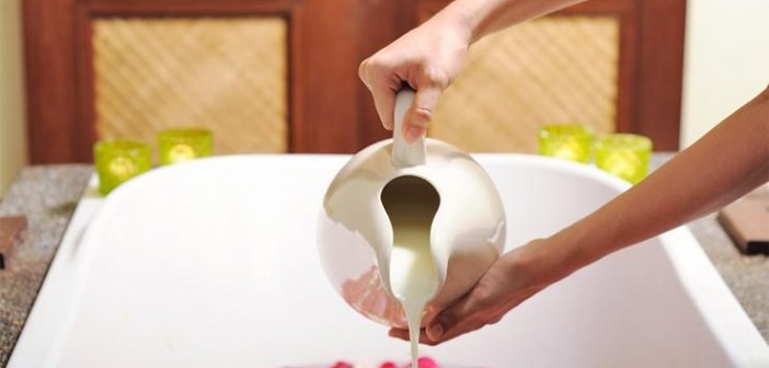 حمام شیر چیست؟ تاریخچه حمام شیر، فواید و عوارض حمام شیر برای پوست